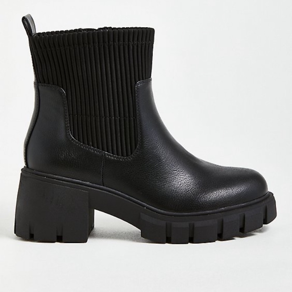 NEW TORRID FAUX LEATHER CHELSEA BOOTIE - Picture 2 of 5